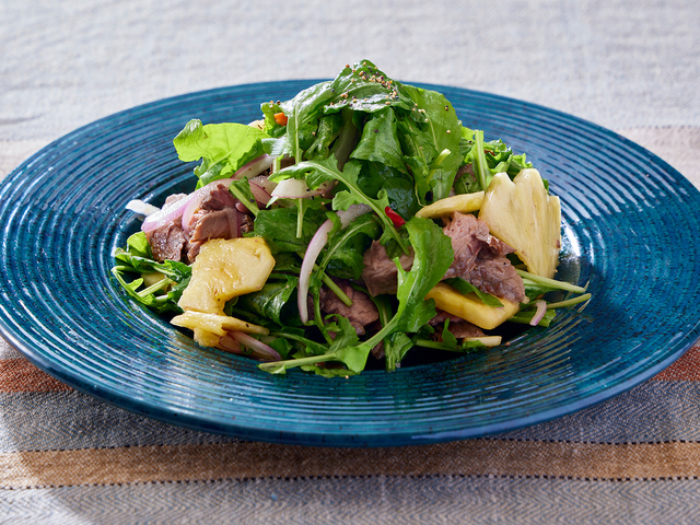 ルッコラと牛肉 パイナップルのサラダ仕立て レシピ S B エスビー食品株式会社