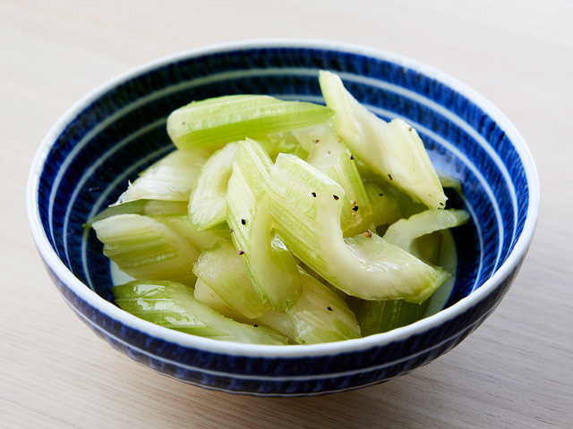 セロリ　　他の方は購入しないでください セロリの浅漬け ～ナンプラー風味～｜レシピ｜エスビー食品株式会社